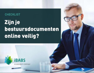 A person wearing glasses works on a laptop. Text reads: "CHECKLIST: Zijn je bestuursdocumenten online veilig?" iBABS logo is present.